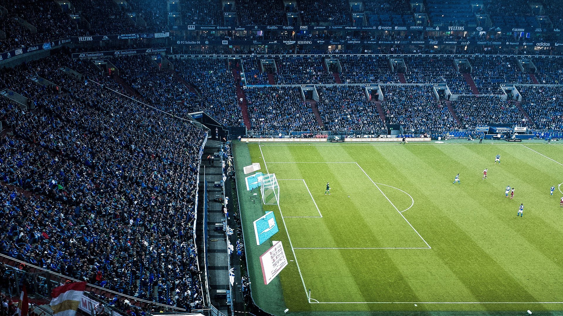 逆境拼搏：那些从困境中爬起的足球战士们，足坛逆境之王